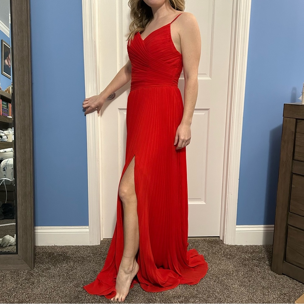 Red pleated elegant v neck event dress size 4 prom bridesmaid wedding guest